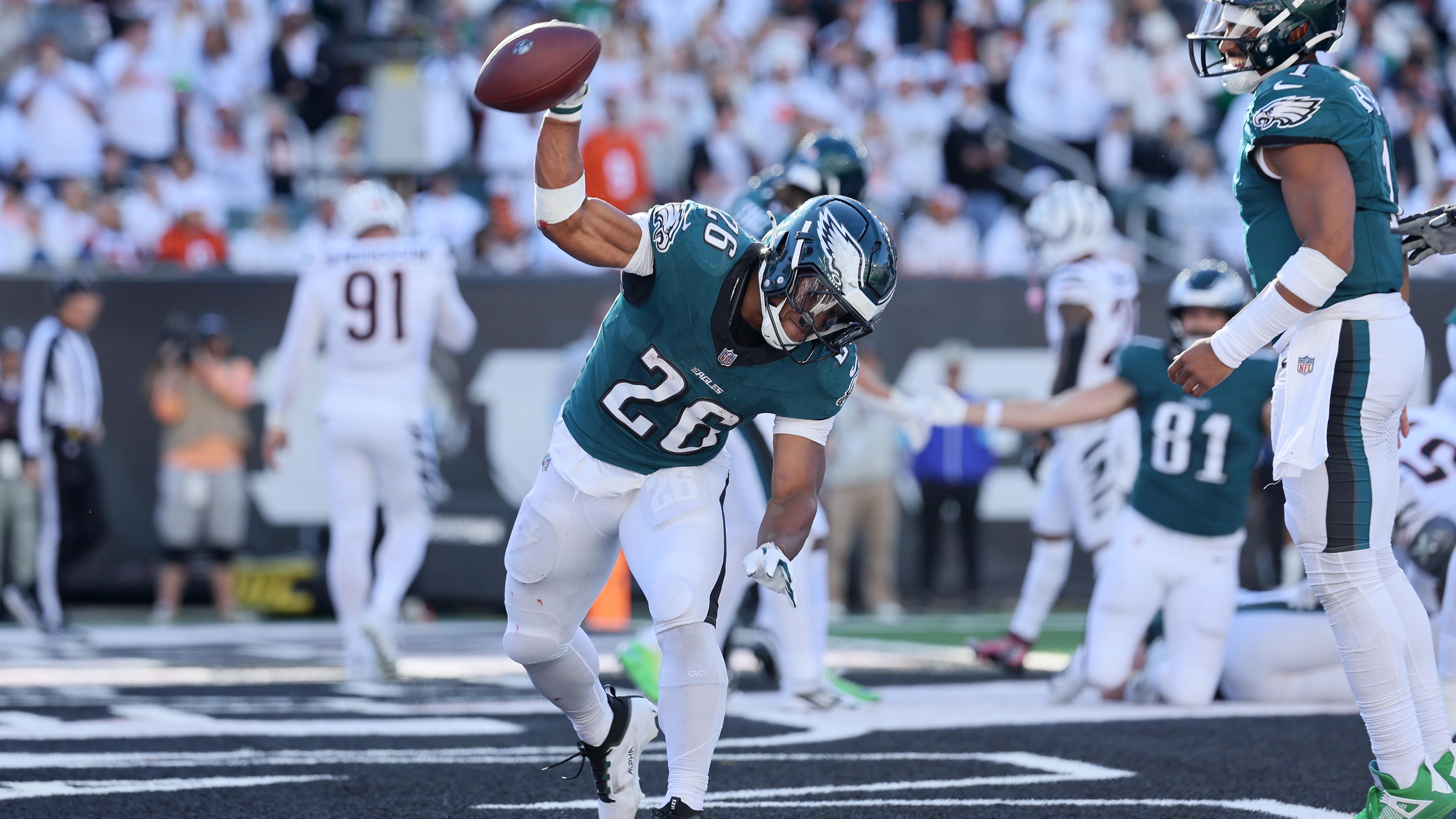 Saquon Barkley Shakes NFL: Giants Struggle, Eagles Thrive