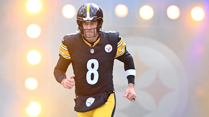 Aaron Rodgers hurt his wrist against the Bengals on Sunday. 