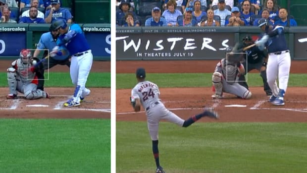 SalvadorPérez's batting stance in 2018 (first picture) compared to this season.