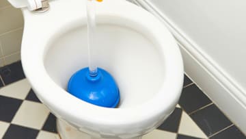 Follow these essential steps to successfully use a plunger. 