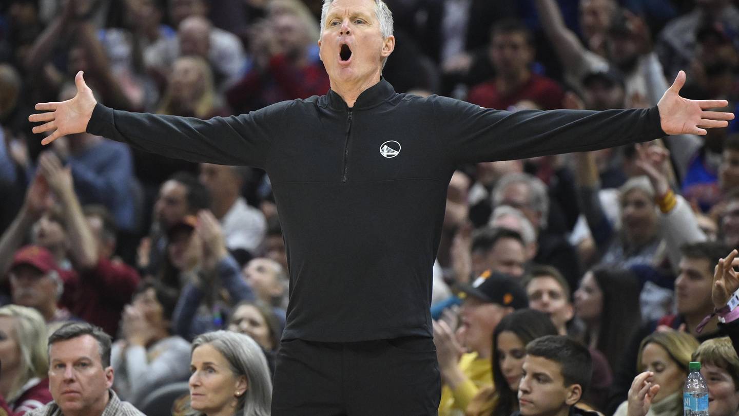 Les Nuggets de Denver triomphent des Warriors de Golden State : Retour sur une fin de match controversée