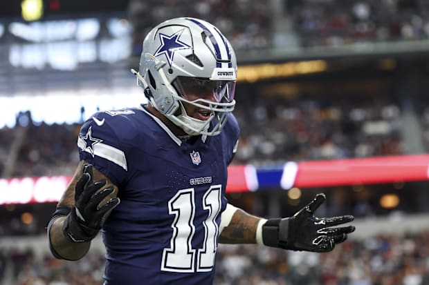 Dallas Cowboys linebacker Micah Parsons celebrates after a sack during the first quarter against the Washington Commanders.