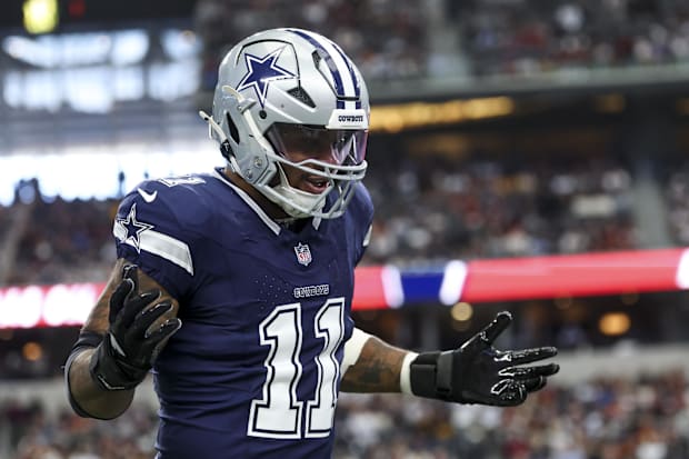 Dallas Cowboys linebacker Micah Parsons celebrates  after a sack during the first quarter against the Washington Commanders