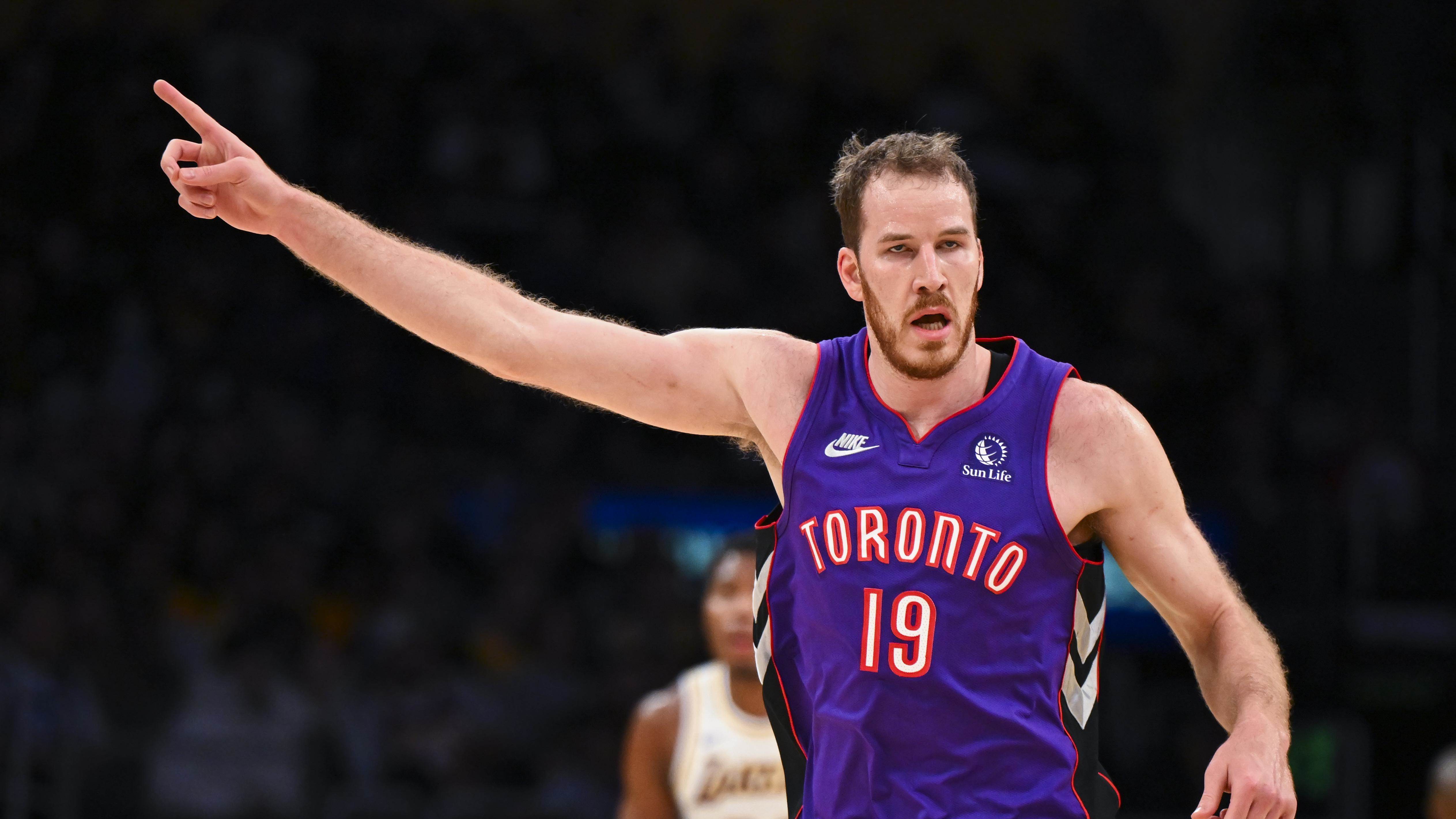Jakob Poeltl should not be on the Raptors after the trade deadline