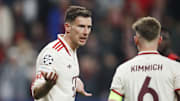 Leon Goretzka (l.) sollte sich keine Verwarnung abholen