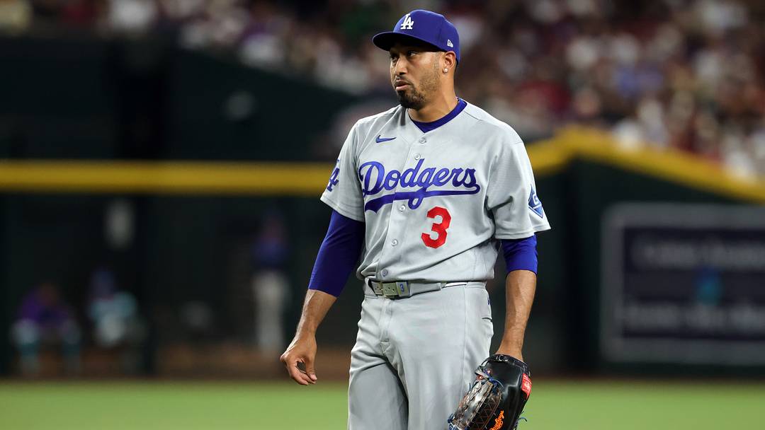 Aug 7, 2026; Phoenix, Arizona, USA; Los Angeles Dodgers pitcher Edwin Diaz against the Arizona Diamondbacks at Chase Field. Mandatory Credit: Mark J. Rebilas-Imagn Images Aug 7, 2026; Phoenix, Arizona, USA; Los Angeles Dodgers pitcher Edwin Diaz against the Arizona Diamondbacks at Chase Field. Mandatory Credit: Mark J. Rebilas-Imagn Images