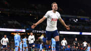 10 e faixa: capitão dos Spurs, Kane participou dos três gols