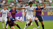 Alexia e Renard travam duelo particular em Barcelona x Lyon