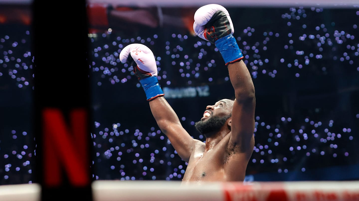 Terence Crawford Goes Out on Top As SI’s 2025 Fighter of the Year