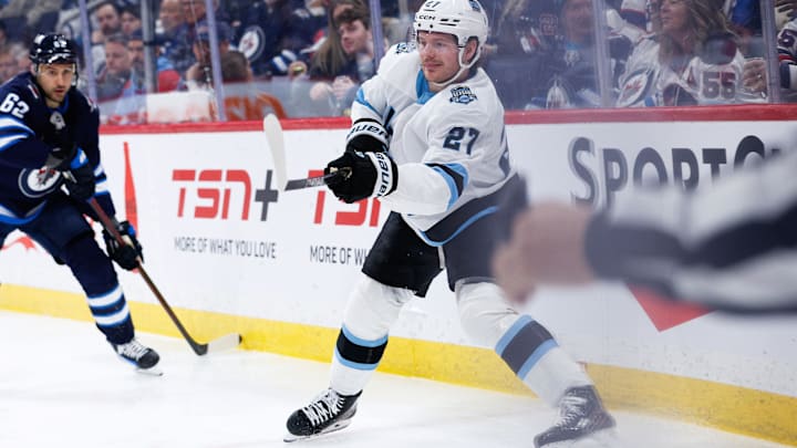 Jan 24, 2025; Winnipeg, Manitoba, CAN; Utah Hockey Club forward Barrett Hayton (27) makes a pass against the Winnipeg Jets during the second period at Canada Life Centre. Mandatory Credit: Terrence Lee-Imagn Images Jan 24, 2025; Winnipeg, Manitoba, CAN; Utah Hockey Club forward Barrett Hayton (27) makes a pass against the Winnipeg Jets during the second period at Canada Life Centre. Mandatory Credit: Terrence Lee-Imagn Images