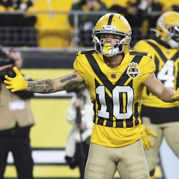 Oct 26, 2025; Pittsburgh, Pennsylvania, USA; Pittsburgh Steelers wide receiver Roman Wilson (10) reacts during the fourth quarter against the Green Bay Packers at Acrisure Stadium. Mandatory Credit: Charles LeClaire-Imagn Images