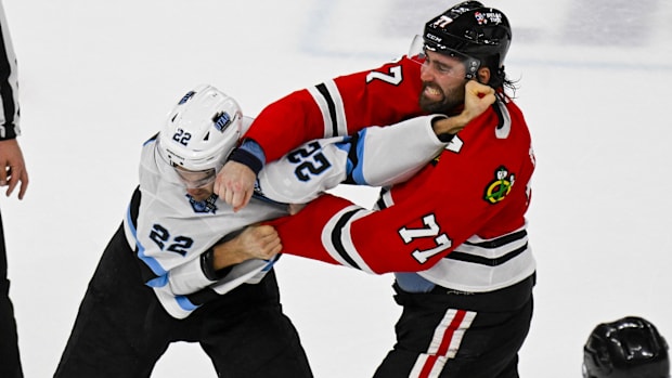 Hockey players fight on the ic