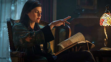 Alexandra Daddario as Rowan Fielding - Mayfair Witches Season 2, Episode 1 
