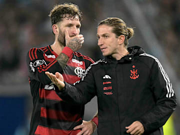 Filipe Luís ainda não acertou renovação com o Flamengo 