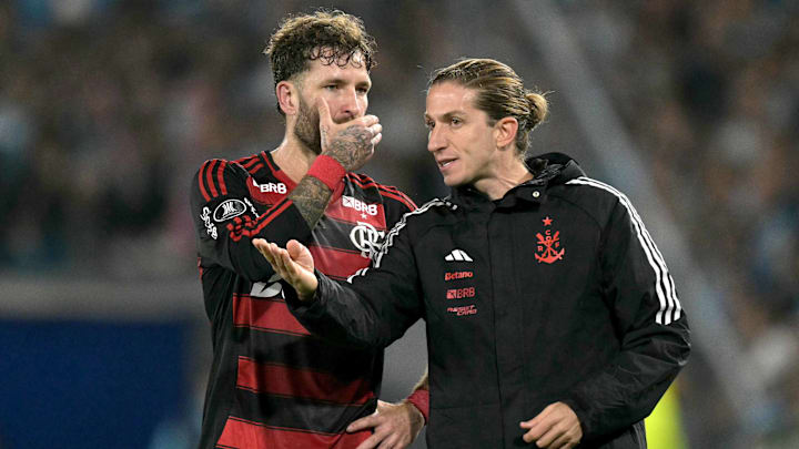 Filipe Luís ainda não acertou renovação com o Flamengo Filipe Luís ainda não acertou renovação com o Flamengo