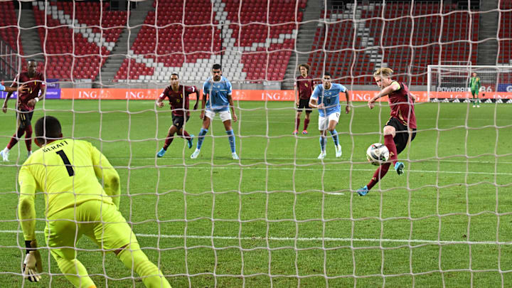 Kevin De Bruyne dispatches his penalty against Israel