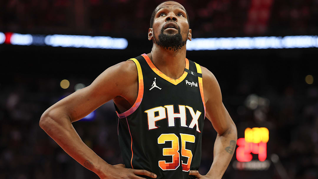 Phoenix Suns v Houston Rockets