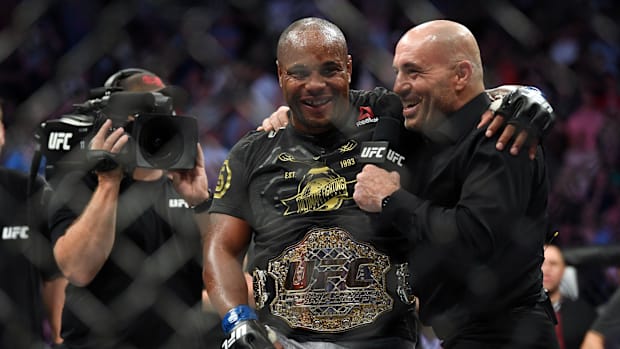 Cormier predicts whether Jones-Aspinall happen