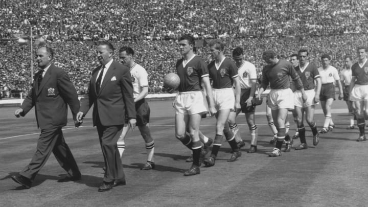 Jimmy Murphy led Man Utd out for the 1958 FA Cup final in the wake of the Munich air disaster
