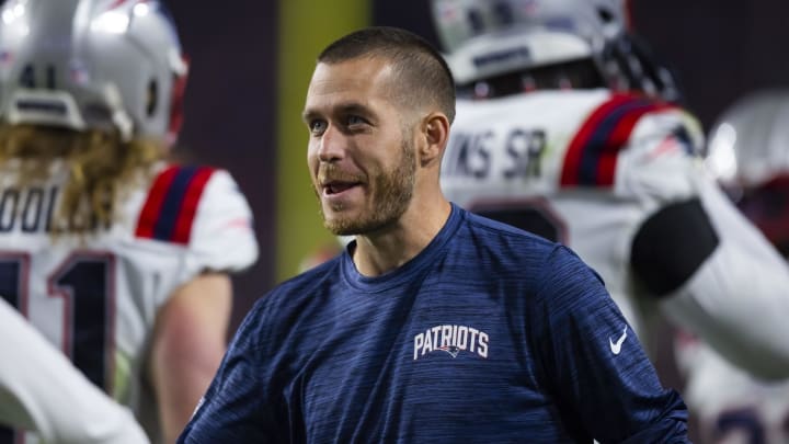 New England Patriots special teams assistant Joe Houston made the move to the Florida Gators.