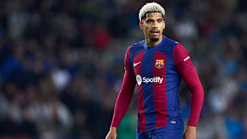 La direction du Barça aurait pris une décision concernant Ronald Araujo. 