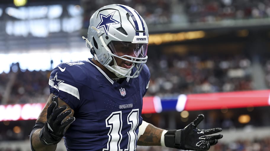 Dallas Cowboys linebacker Micah Parsons celebrates after a sack during the first quarter against the Washington Commanders.