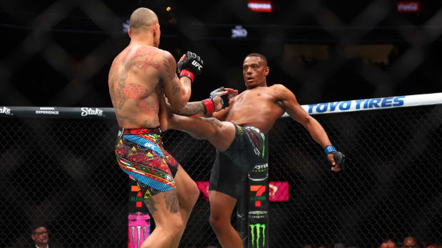 Herb Dean Reflects on UFC 300 Finish: 'I Don't Know That Jamahal Hill Hates Me'