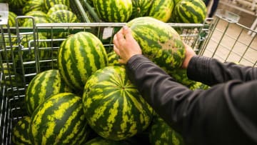 Follow these tips to avoid buying a flavorless watermelon.