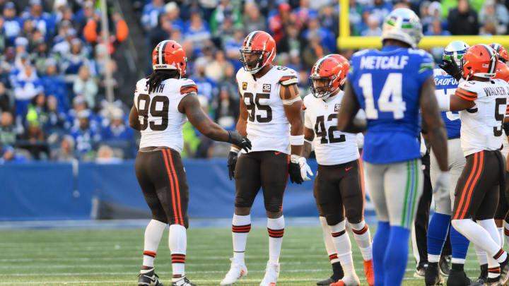 Cleveland Browns defensive end Za'Darius Smith (99) and defensive end Myles Garrett (95)