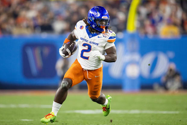  Boise State Broncos running back Ashton Jeanty (2) against the Penn State Nittany Lions during the Fiesta Bowl 