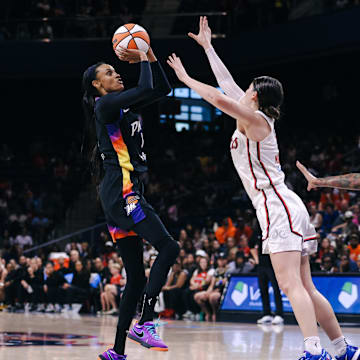 Mercury forward DeWanna Bonner received boos from the Fever crowd in her return to Indiana.