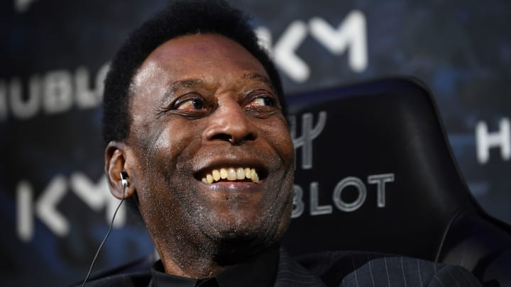 Pelé a eu le droit à un joli message des fans brésiliens. Pelé a eu le droit à un joli message des fans brésiliens.