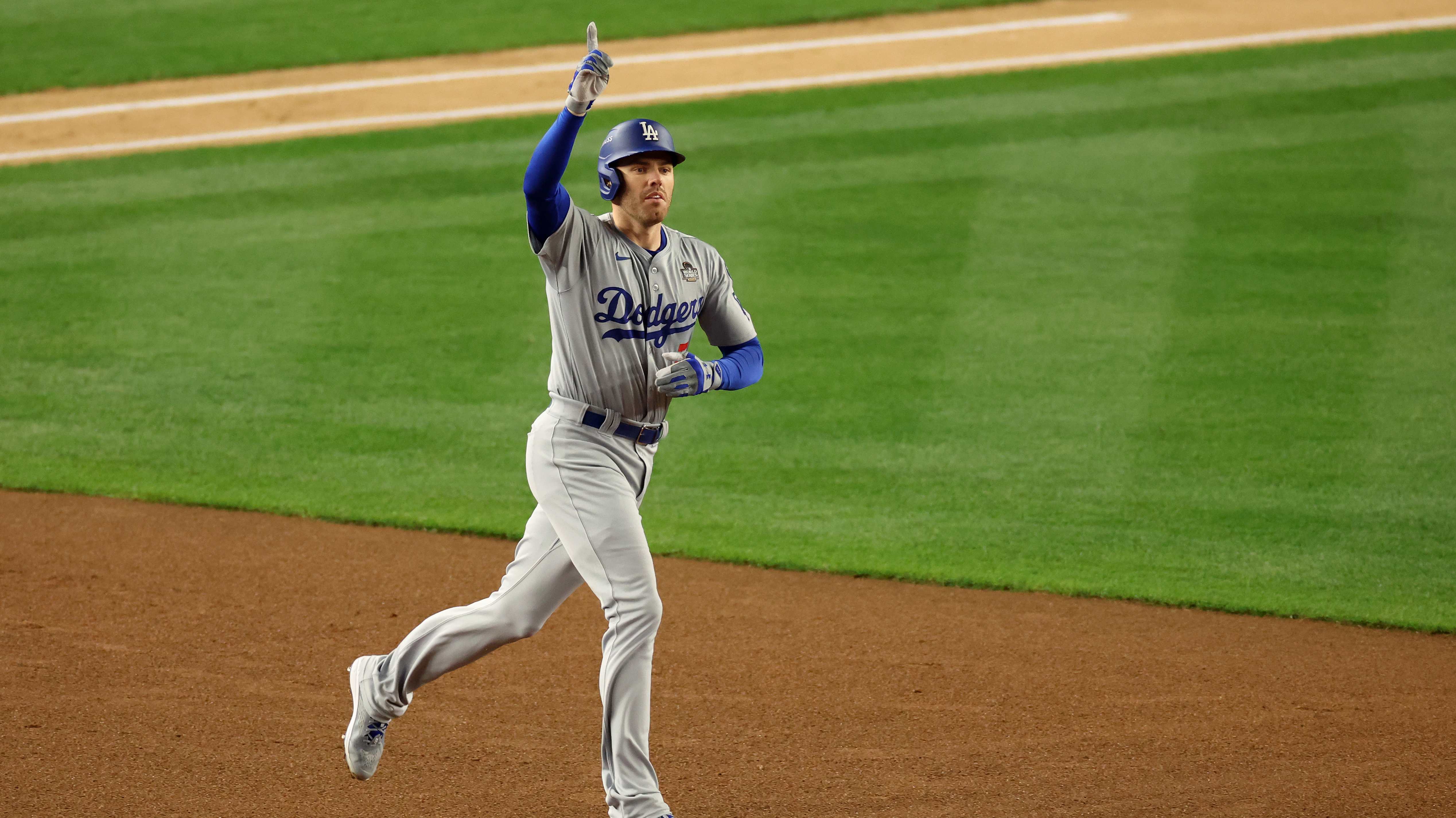 弗雷迪·弗里曼（Freddie Freeman）在道奇隊瘋狂的連續熱潮中讓洋基體育場在第一局陷入沉默