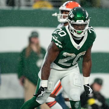 New York Jets running back Breece Hall (20) celebrates after scoring a touchdown during an NFL Week 10 game between the New York Jets and the Cleveland Browns at MetLife Stadium on Sunday, Nov. 9, 2025.