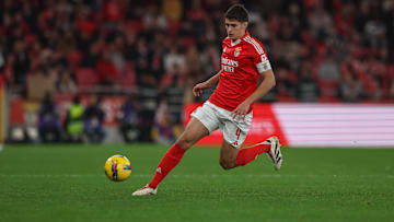Sport Lisboa e Benfica v GD Estoril Praia - Liga Portugal Betclic