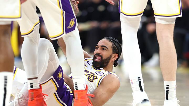 Sacramento Kings v Los Angeles Lakers