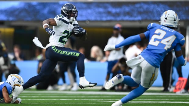 Seattle Seahawks running back Kenny McIntosh (25) runs the ball against Los Angeles Chargers safety AJ Finley (24).