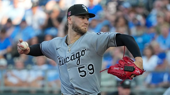 Aug 16, 2025; Kansas City, Missouri, USA; Chicago White Sox starting pitcher Sean Burke (59) delivers a pitch against the Kansas City Royals in the first inning at Kauffman Stadium. Mandatory Credit: Denny Medley-Imagn Images