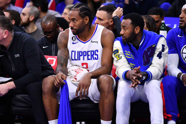 Los Angeles Clippers forward Kawhi Leonard (2) sits on the bench with guard John Wall.