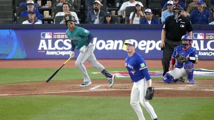 Oct 13, 2025; Toronto, Ontario, CAN; Seattle Mariners second baseman Jorge Polanco (7) runs after hitting a three-run home run against the Toronto Blue Jays in the fifth inning during game two of the ALCS round for the 2025 MLB playoffs at Rogers Centre. Mandatory Credit: John E. Sokolowski-Imagn Images
