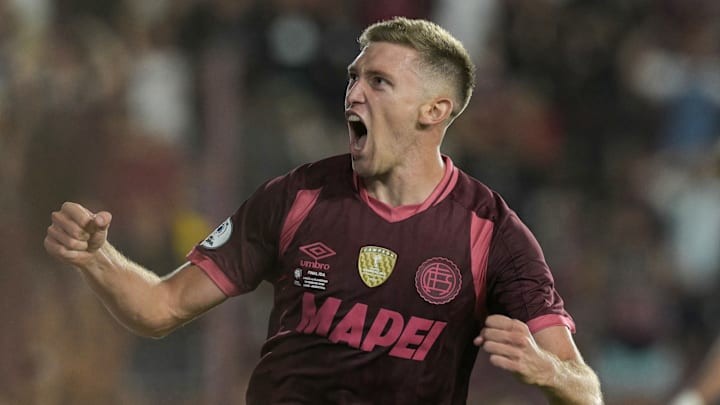 Rodrigo Castillo marcou dois dos quatro gols do Lanús sobre o Flamengo Rodrigo Castillo marcou dois dos quatro gols do Lanús sobre o Flamengo