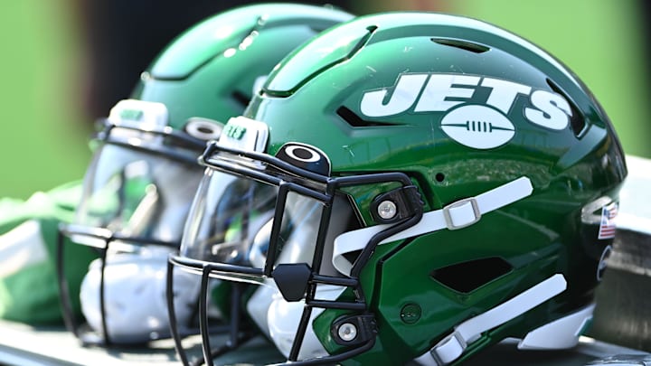 Sep 12, 2021; Charlotte, North Carolina, USA; New York Jets helmets on the sidelines at Bank of America Stadium. Mandatory Credit: Bob Donnan-Imagn Images Sep 12, 2021; Charlotte, North Carolina, USA; New York Jets helmets on the sidelines at Bank of America Stadium. Mandatory Credit: Bob Donnan-Imagn Images