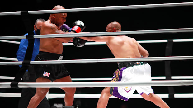 Mike Tyson vs Roy Jones Jr