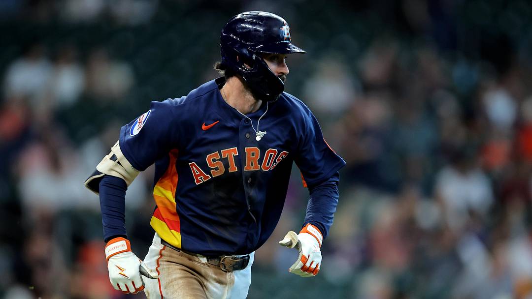 Houston Astros shortstop Braden Shewmake (28) hits a RBI double against the Seattle Mariners Houston Astros shortstop Braden Shewmake (28) hits a RBI double against the Seattle Mariners