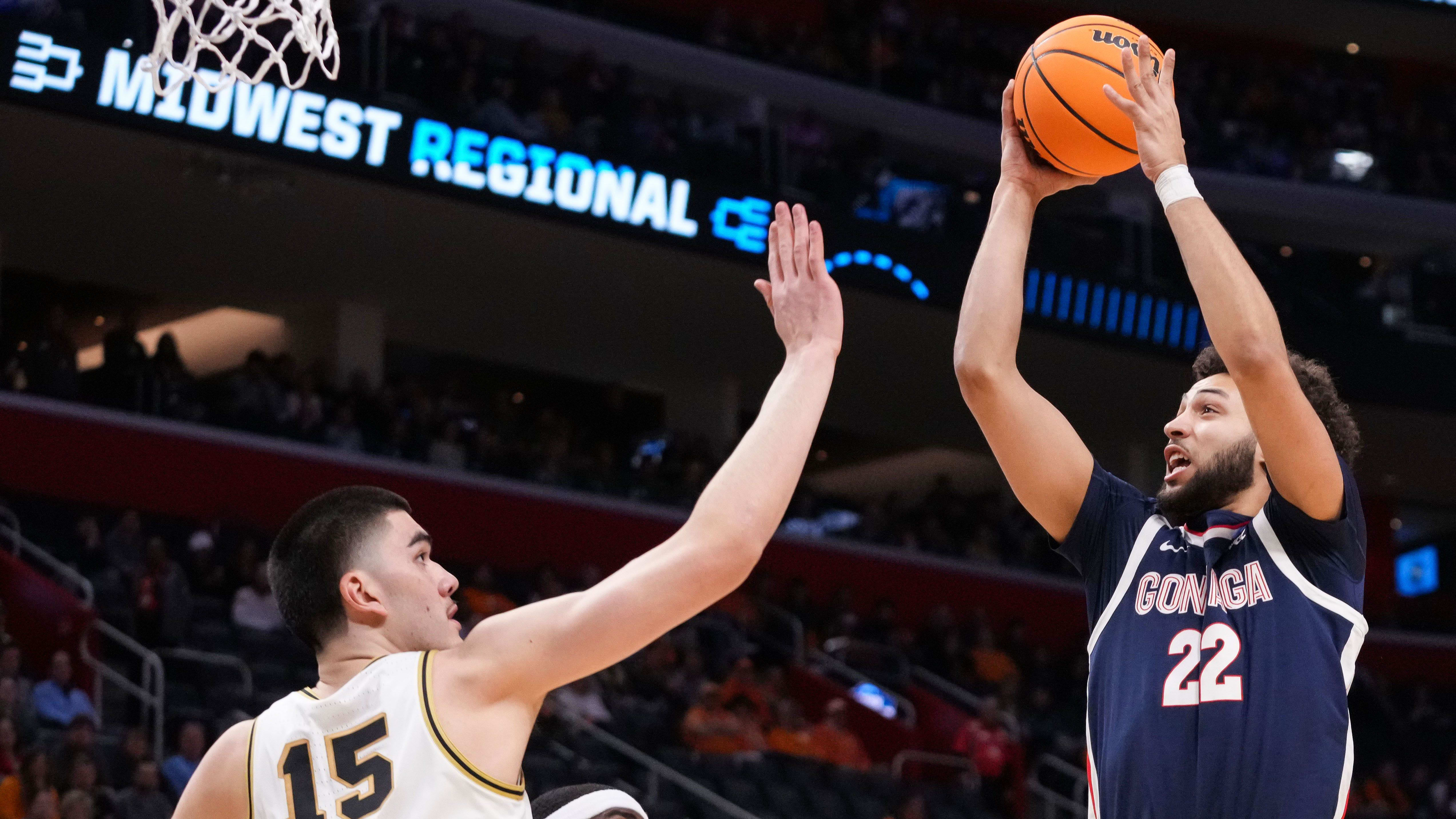 Gonzaga Bulldogs forward Anton Watson (22) 