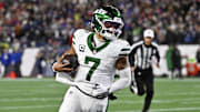Nov 13, 2025; Foxborough, Massachusetts, USA; New York Jets quarterback Justin Fields (7) runs the ball for a touchdown during the first half against the New England Patriots at Gillette Stadium. Mandatory Credit: Eric Canha-Imagn Images