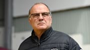 Bielsa está negociando com a Seleção Uruguaia; El Loco está livre desde o início do ano passado.