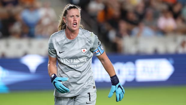 Chicago Red Stars goalkeeper Alyssa Naeher calls the shots against the Houston Dash at Shell Energy Stadium.