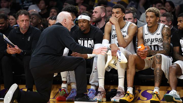 San Antonio Spurs v Los Angeles Lakers