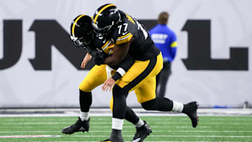 Aaron Rodgers, Broderick Jones